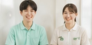 笑顔の介護職員